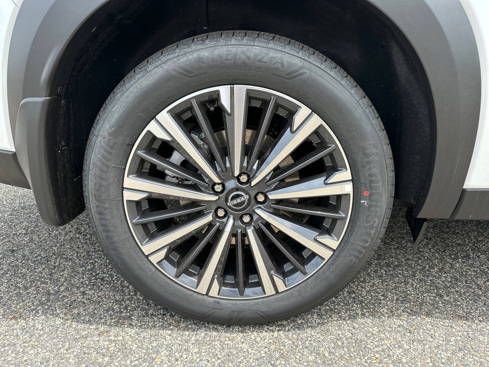 New 2026 Nissan Pathfinder Platinum FWD image 16