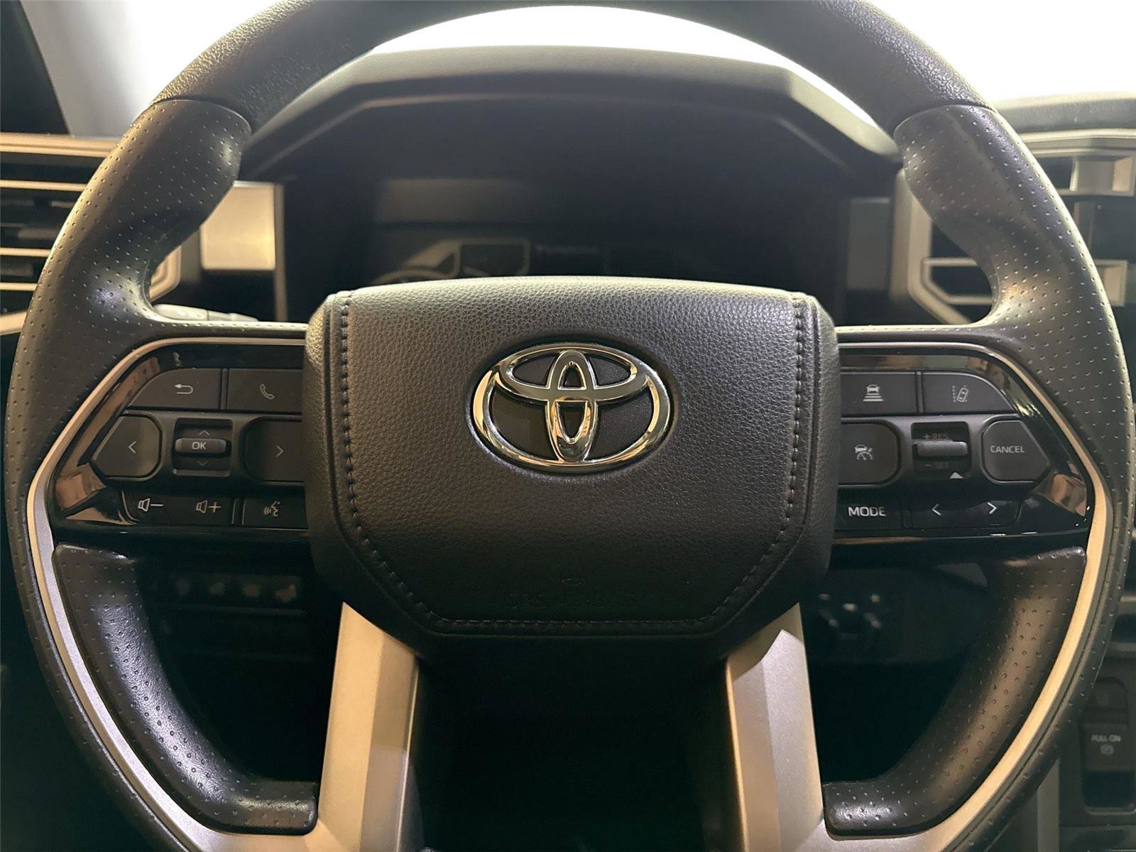 Used 2023 Toyota Tundra SR5 w/ SR5 Convenience Package AWD/4WD image 16