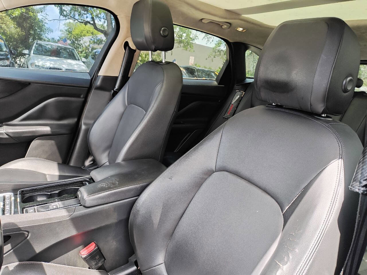 Used 2019 Jaguar F-PACE AWD/4WD image 31