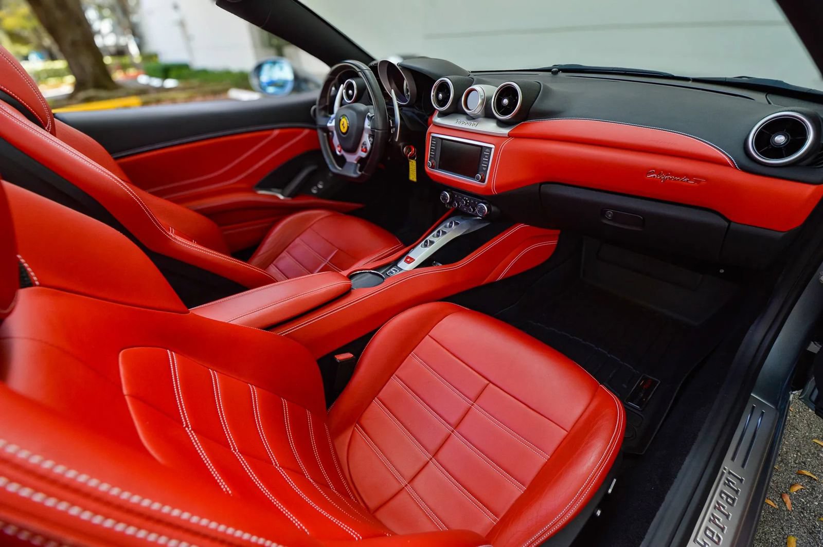 Used 2015 Ferrari California T RWD image 40