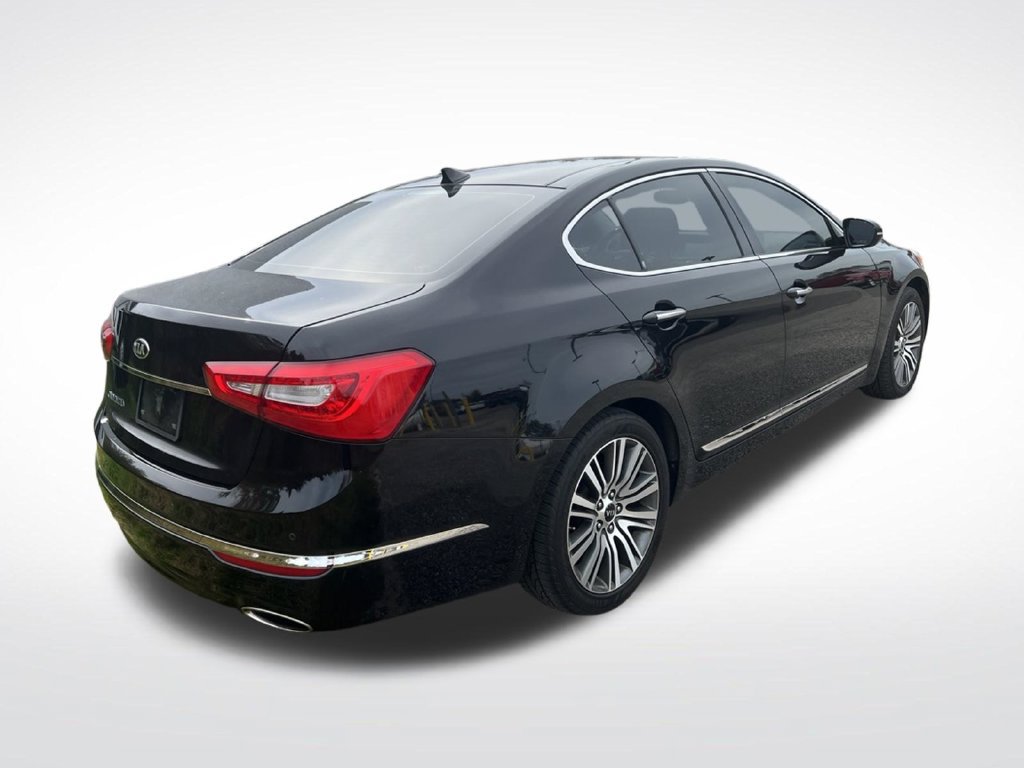 Used 2016 Kia Cadenza Premium w/ Luxury Package FWD image 5