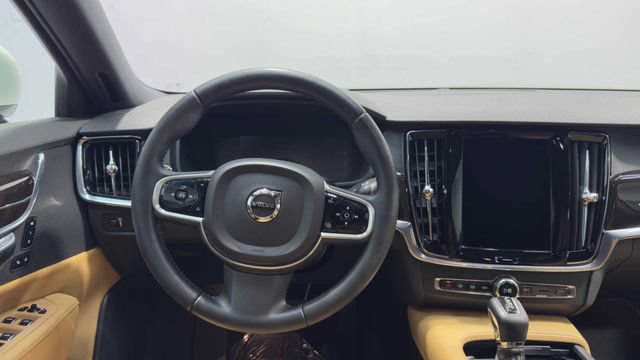 Used 2018 Volvo S90 T5 Momentum FWD image 20