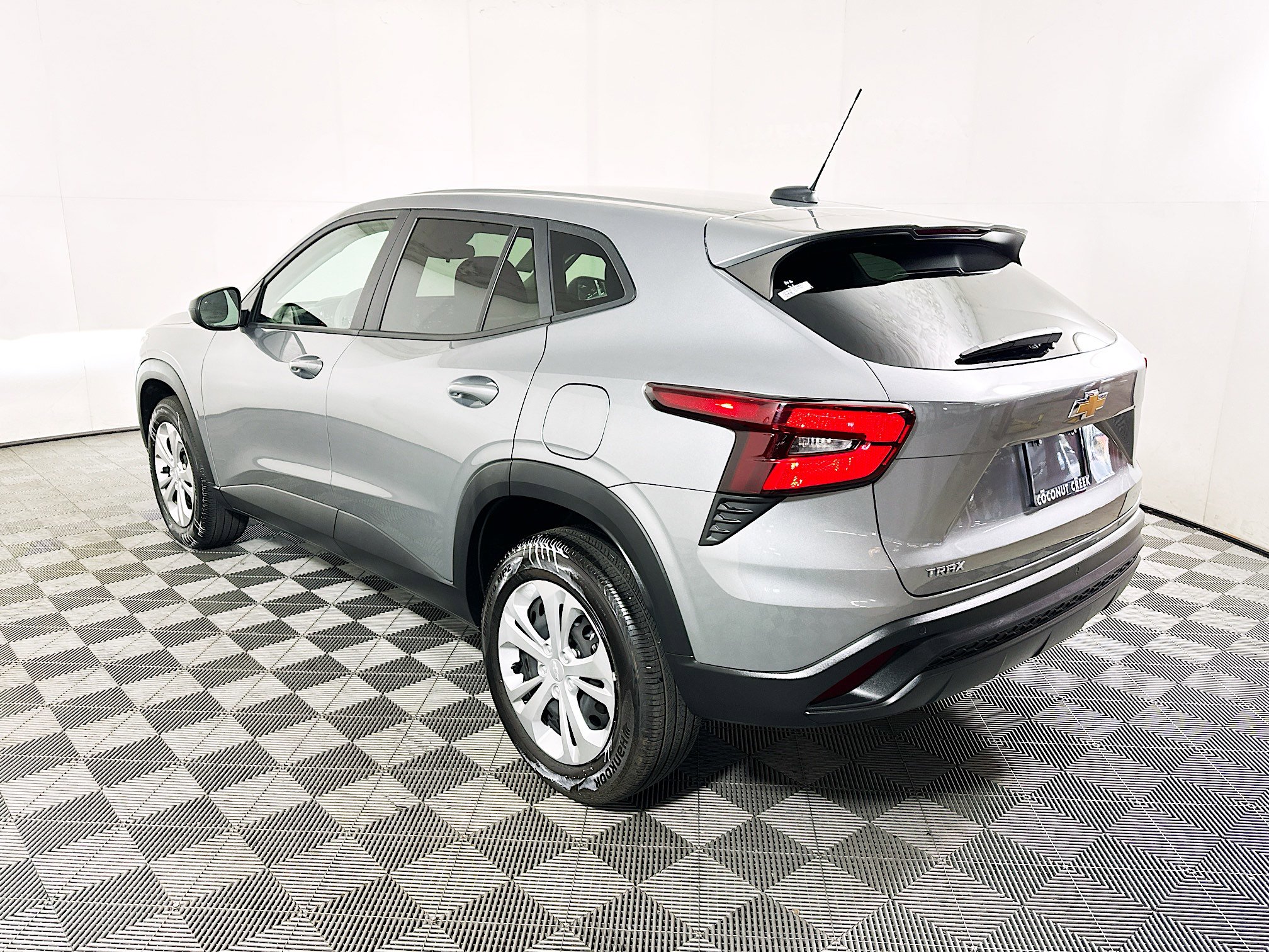 Used 2024 Chevrolet Trax LS w/ Driver Confidence Package image 5