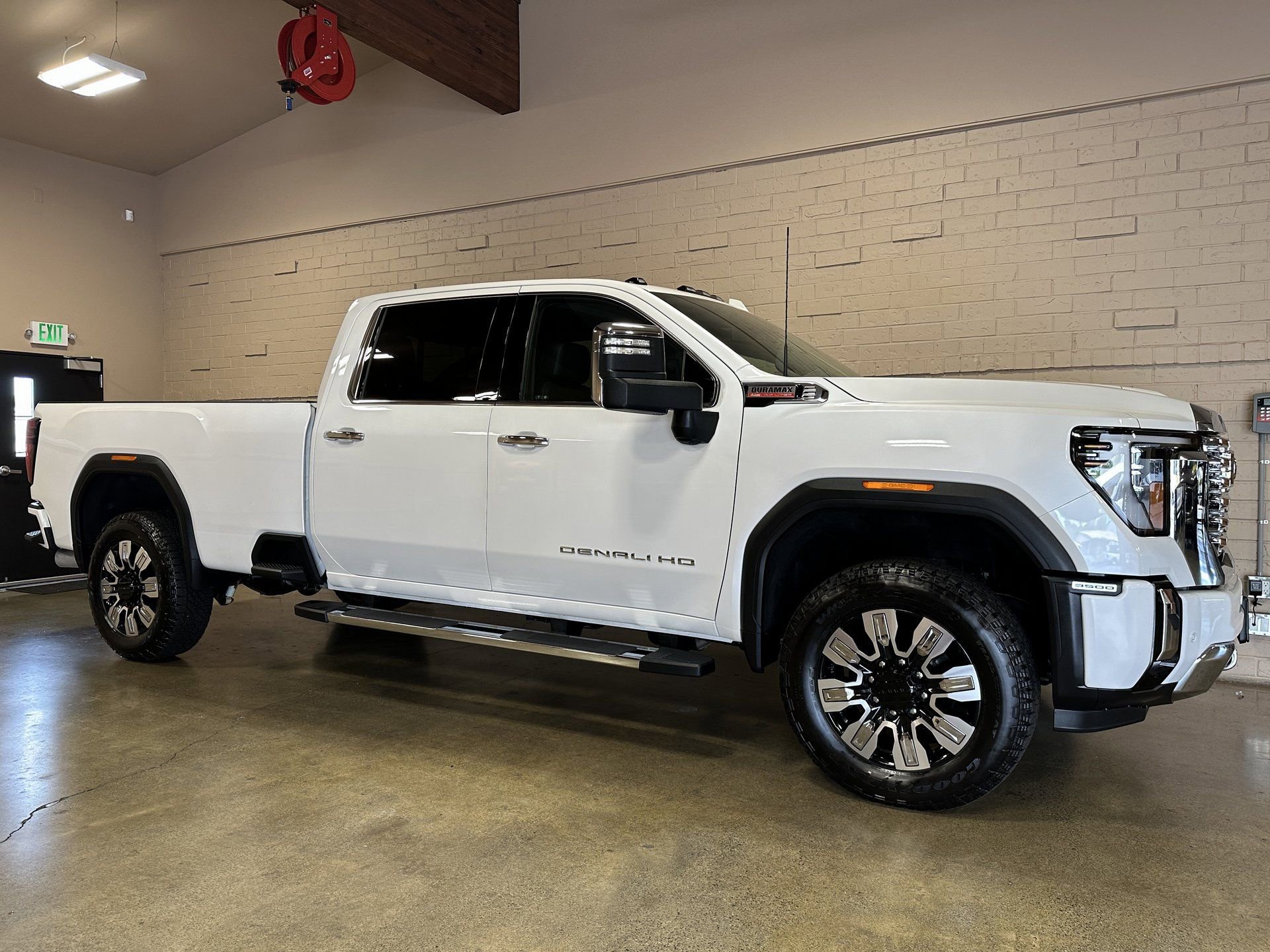 Used 2024 GMC Sierra 3500 Denali image 2