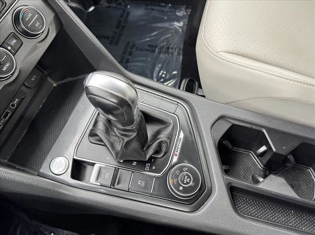 Used 2018 Volkswagen Tiguan SE image 16