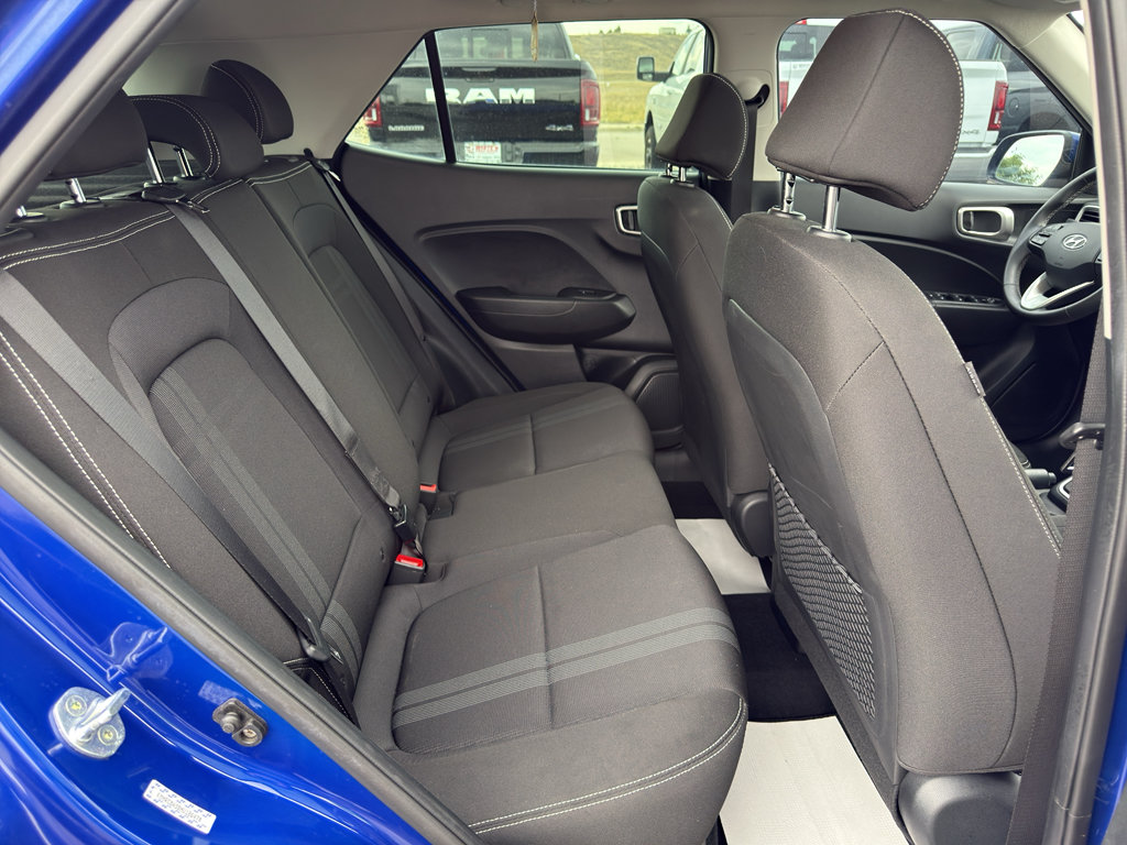 Used 2022 Hyundai Venue SEL FWD image 12
