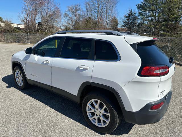 Used 2018 Jeep Cherokee Latitude Plus AWD/4WD image 6