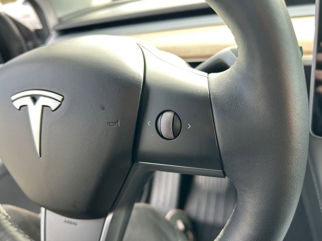 Used 2021 Tesla Model Y Long Range AWD/4WD image 18