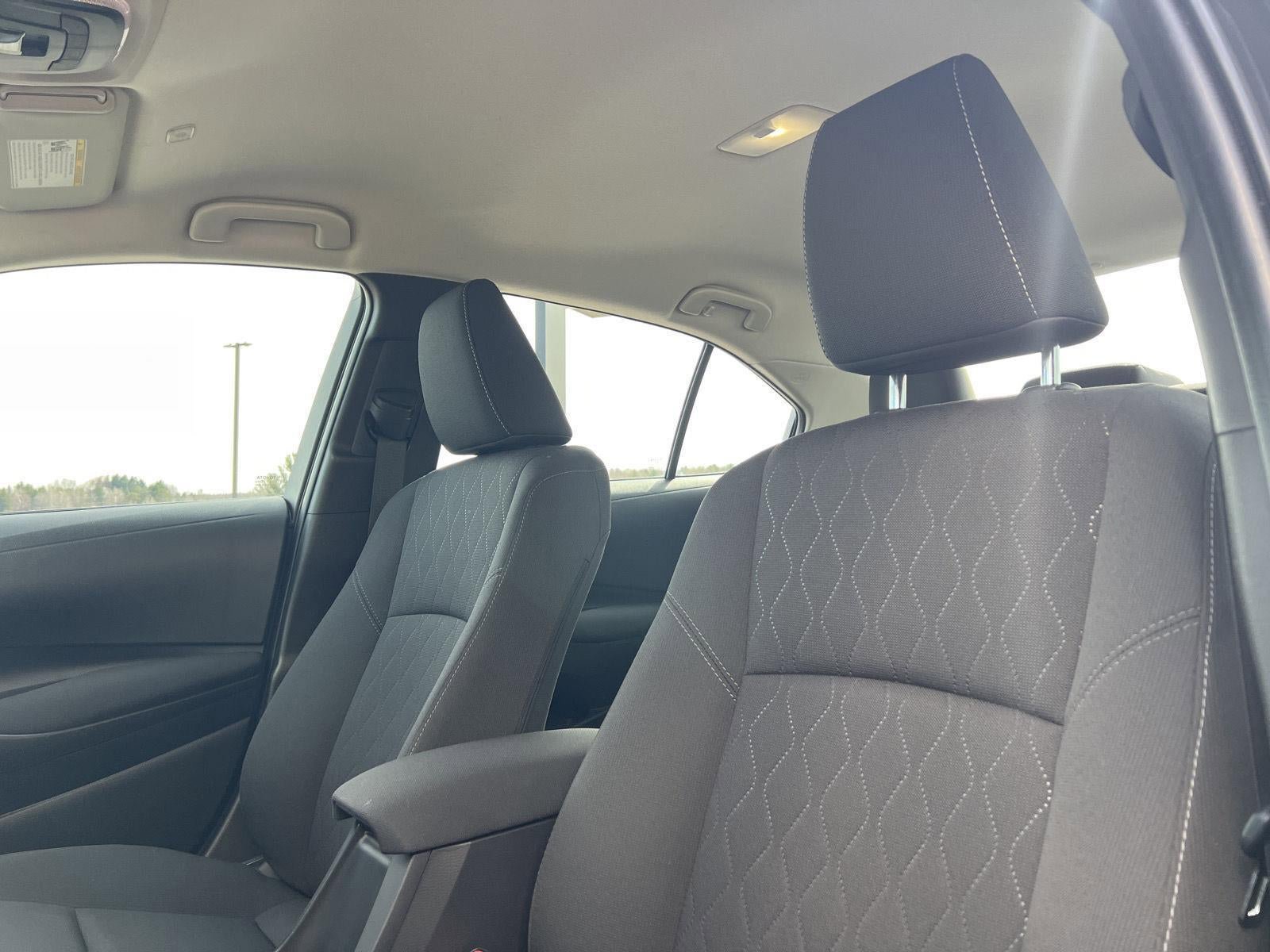 Used 2025 Toyota Corolla LE w/ LE Premium Package FWD image 5