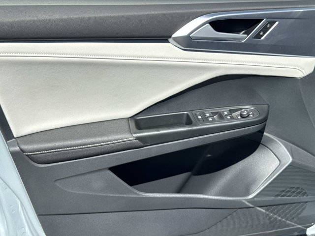 New 2026 Volkswagen Taos SE FWD image 22