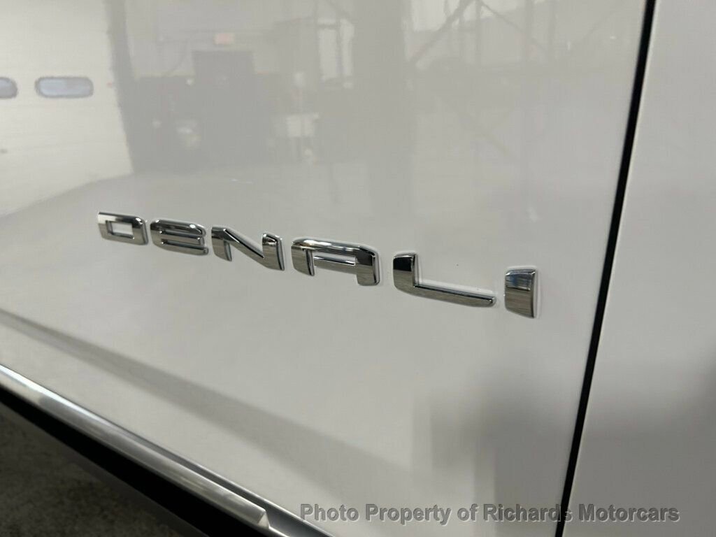 Used 2025 GMC Yukon Denali w/ Sun & Power Step Package AWD/4WD image 12