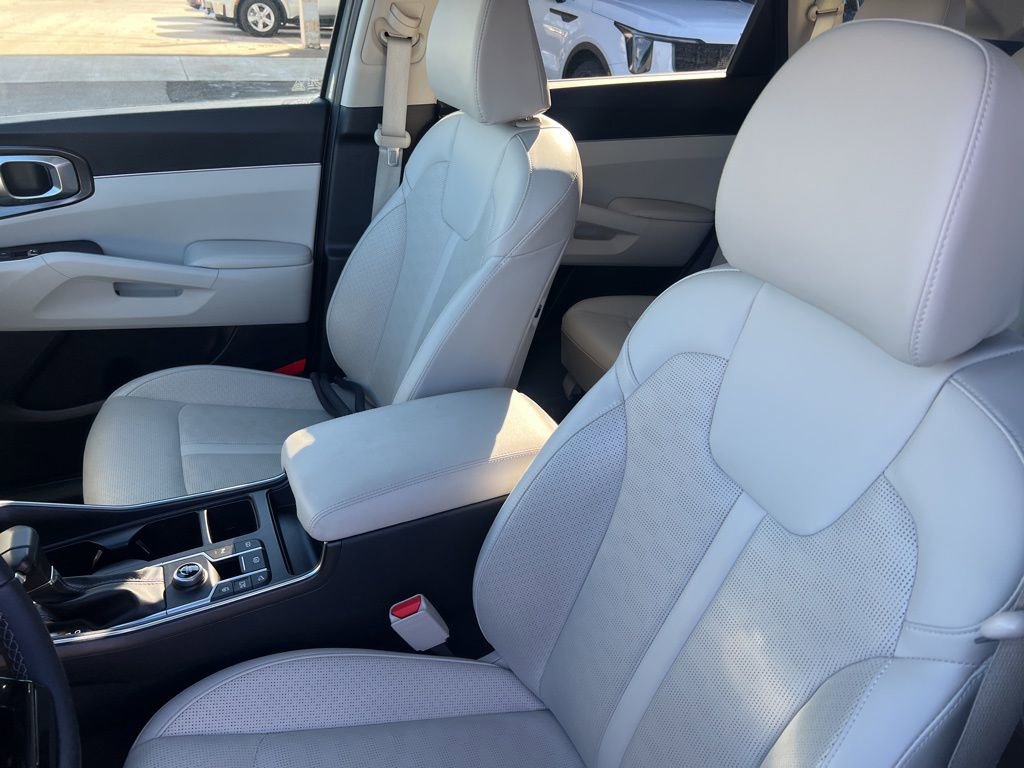 Certified 2025 Kia Sorento S w/ Panoramic Sunroof Package FWD image 5
