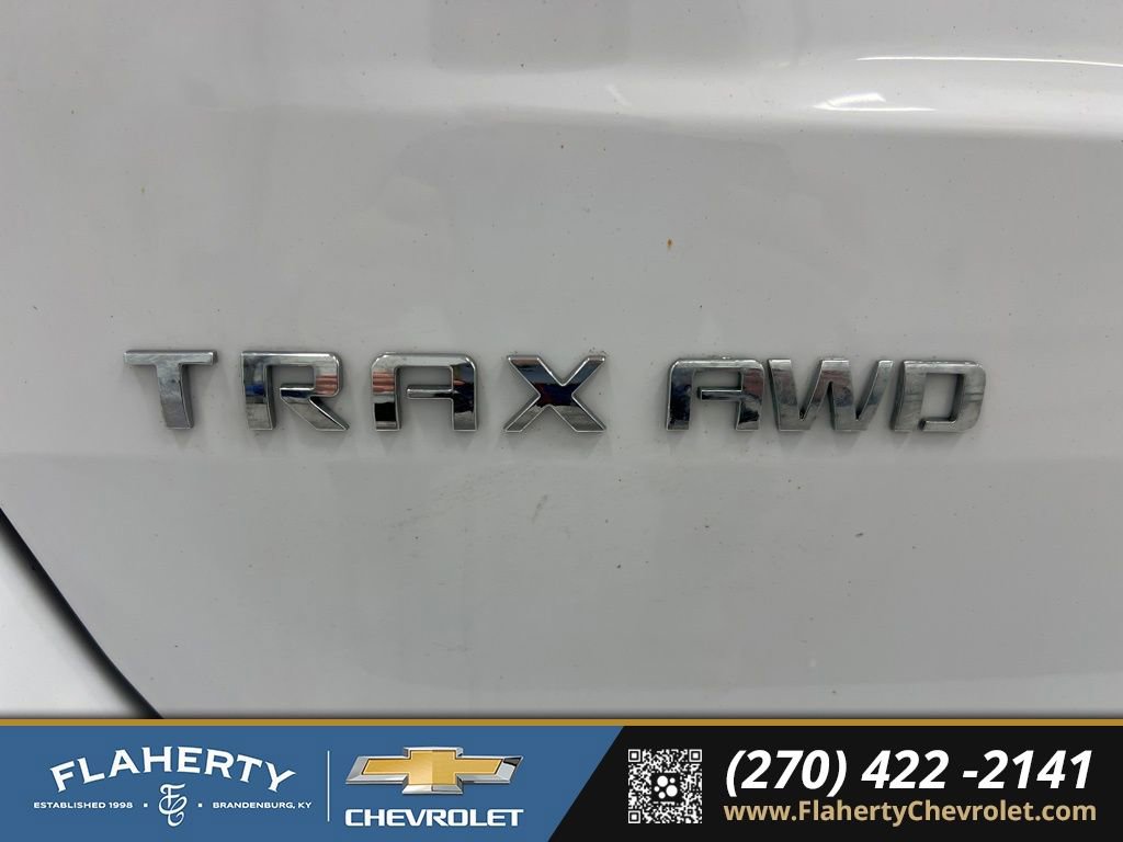 Used 2020 Chevrolet Trax LT w/ LT Convenience Package image 18