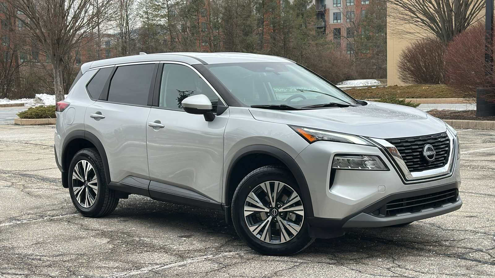 Certified 2022 Nissan Rogue SV image 1