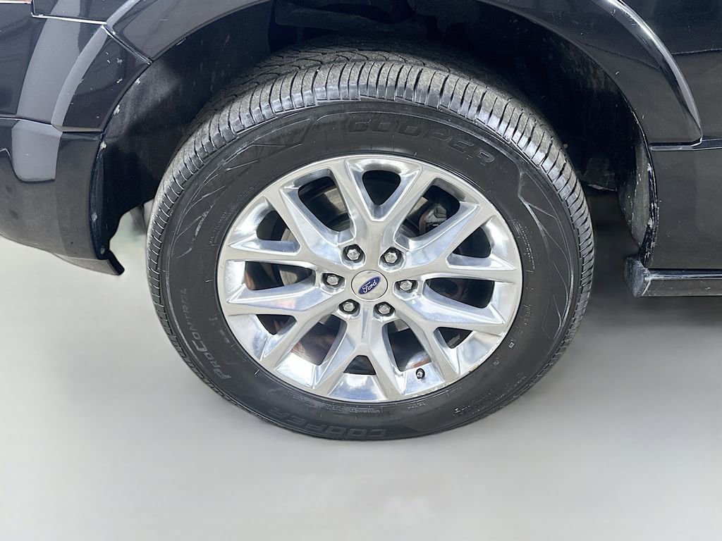 Used 2017 Ford Expedition Limited w/ Equipment Group 301A RWD image 8