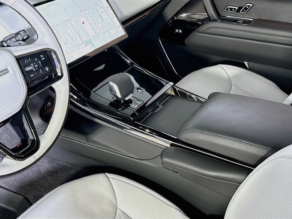Used 2025 Land Rover Range Rover Sport Dynamic SE AWD/4WD image 19