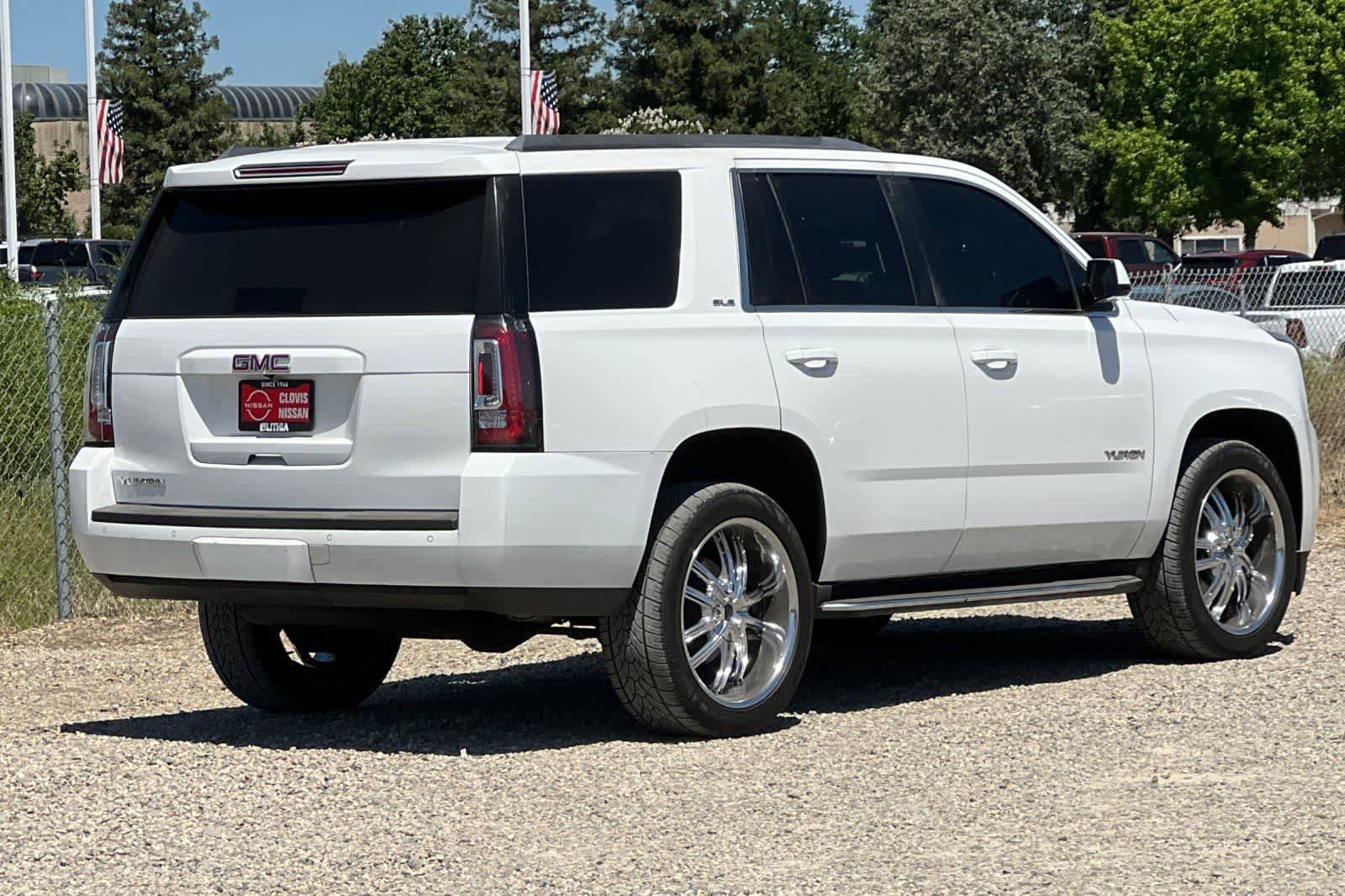 Used 2015 GMC Yukon SLE RWD image 3
