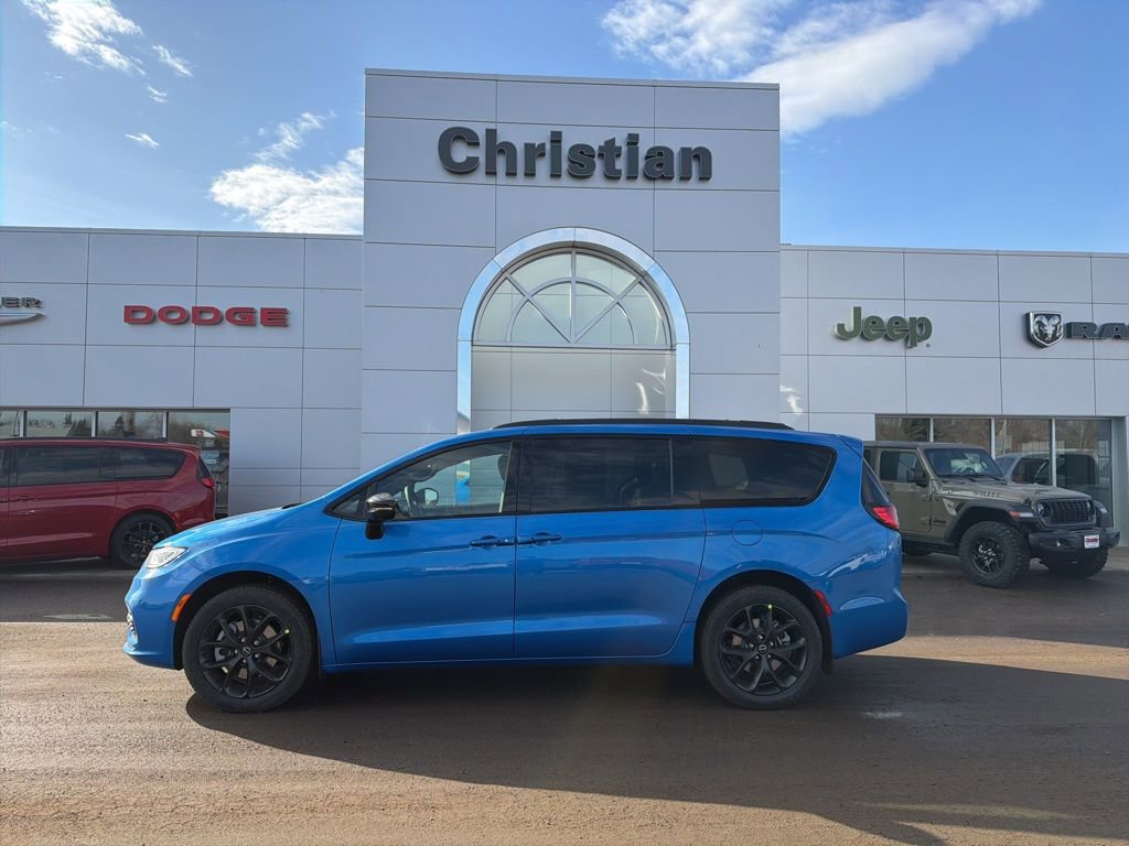 New 2026 Chrysler Pacifica Limited image 1