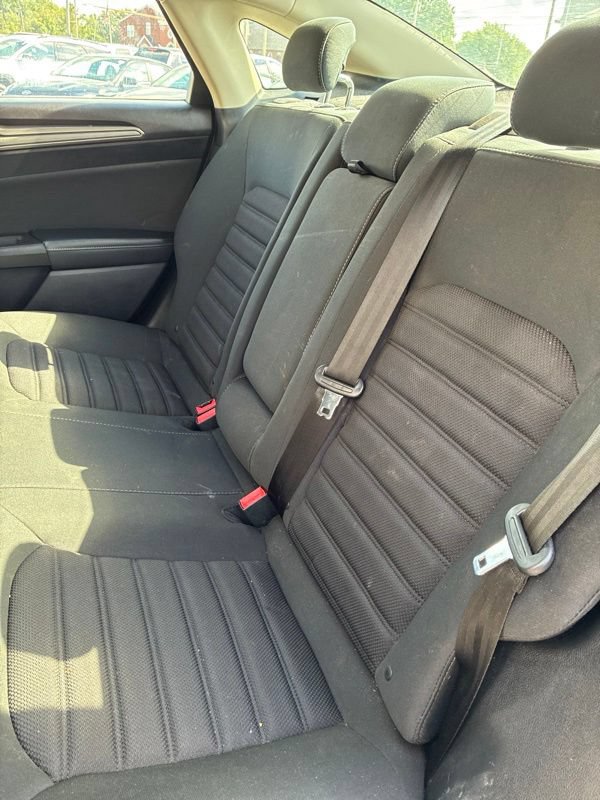 Used 2018 Ford Fusion SE w/ Fusion SE Technology Package FWD image 11