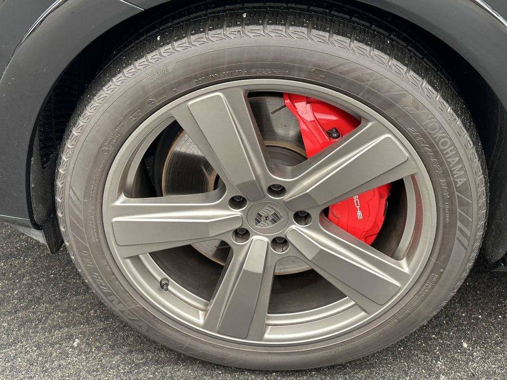 Certified 2025 Porsche Cayenne Turbo image 11