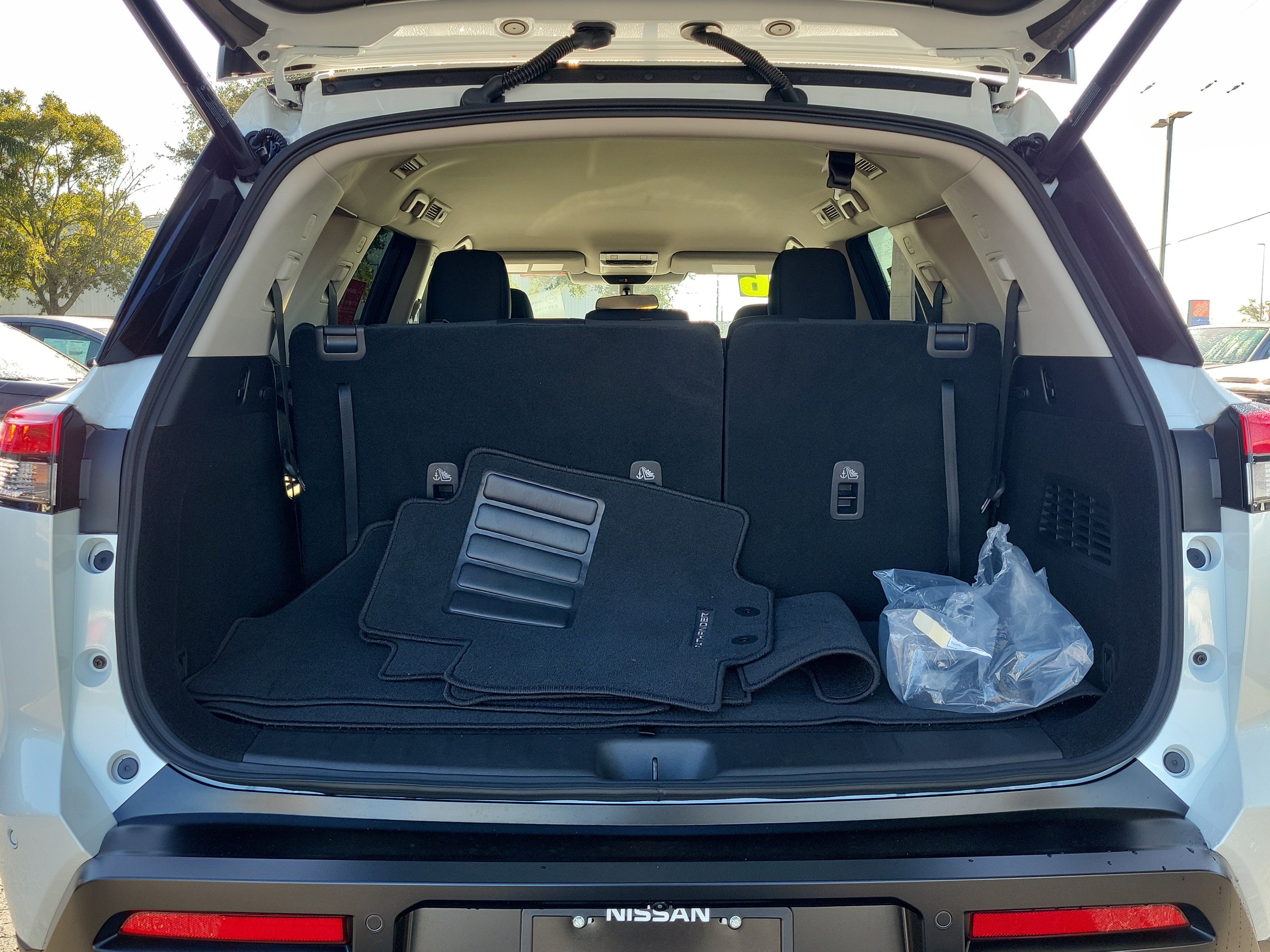 Certified 2026 Nissan Pathfinder SV FWD image 8