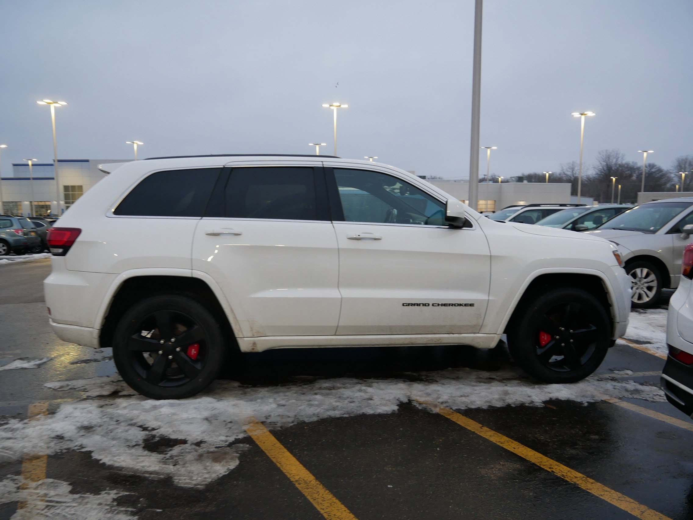 Used 2015 Jeep Grand Cherokee Altitude image 2
