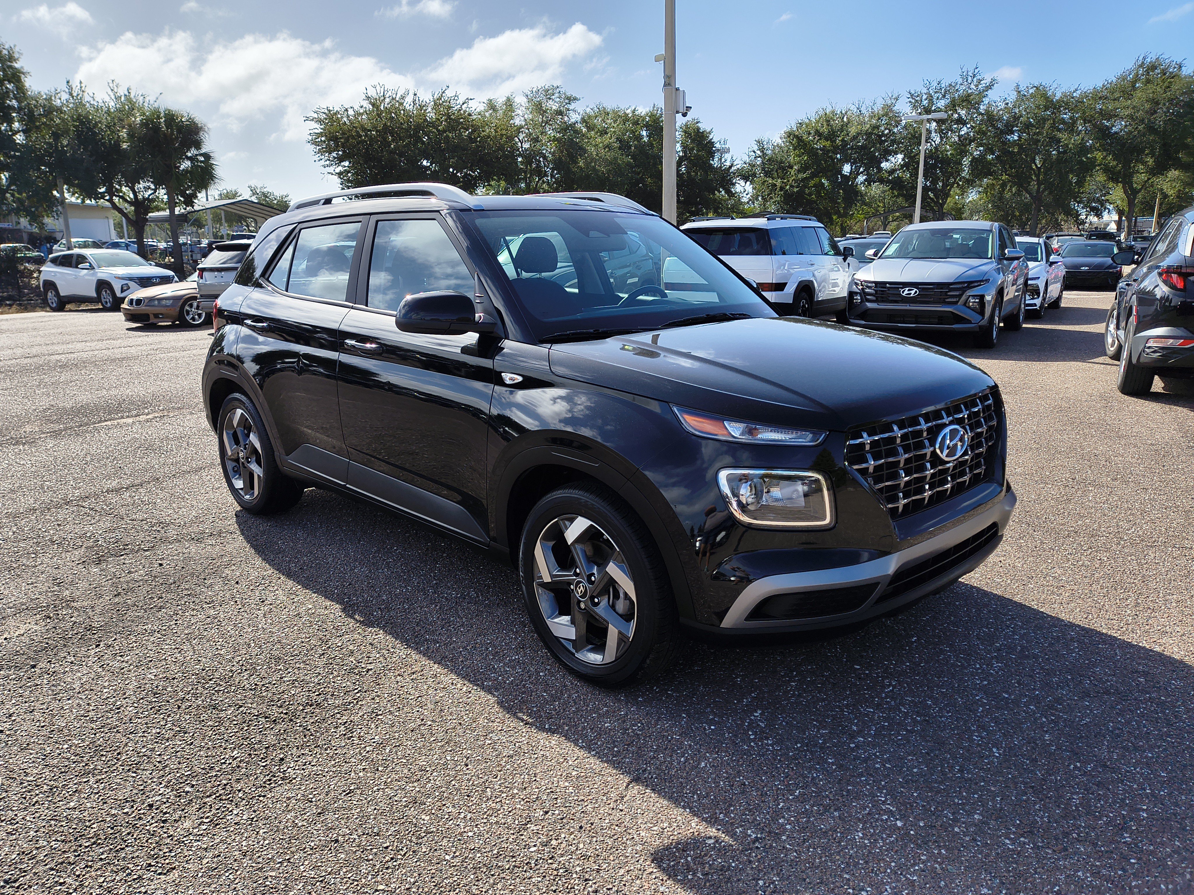 Used 2024 Hyundai Venue SEL FWD image 8
