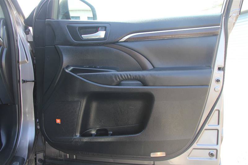 Used 2014 Toyota Highlander Limited FWD image 19