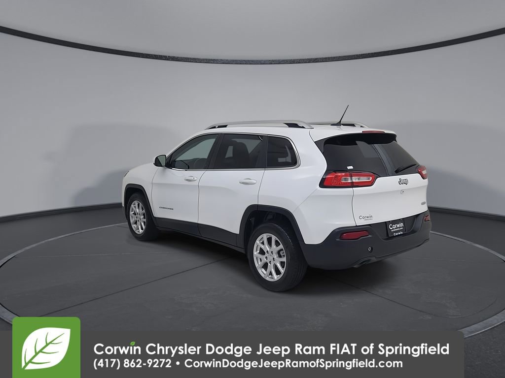 Used 2018 Jeep Cherokee Latitude w/ Cold Weather Group image 11
