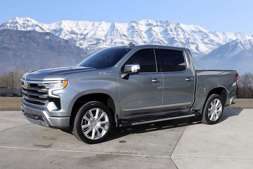 Used 2023 Chevrolet Silverado 1500 High Country w/ High Country Premium Package AWD/4WD image 2