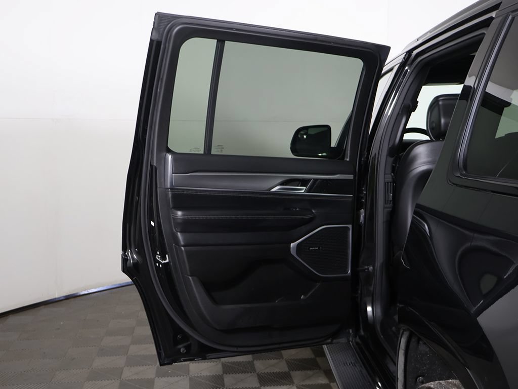Used 2024 Jeep Wagoneer Series II AWD/4WD image 27