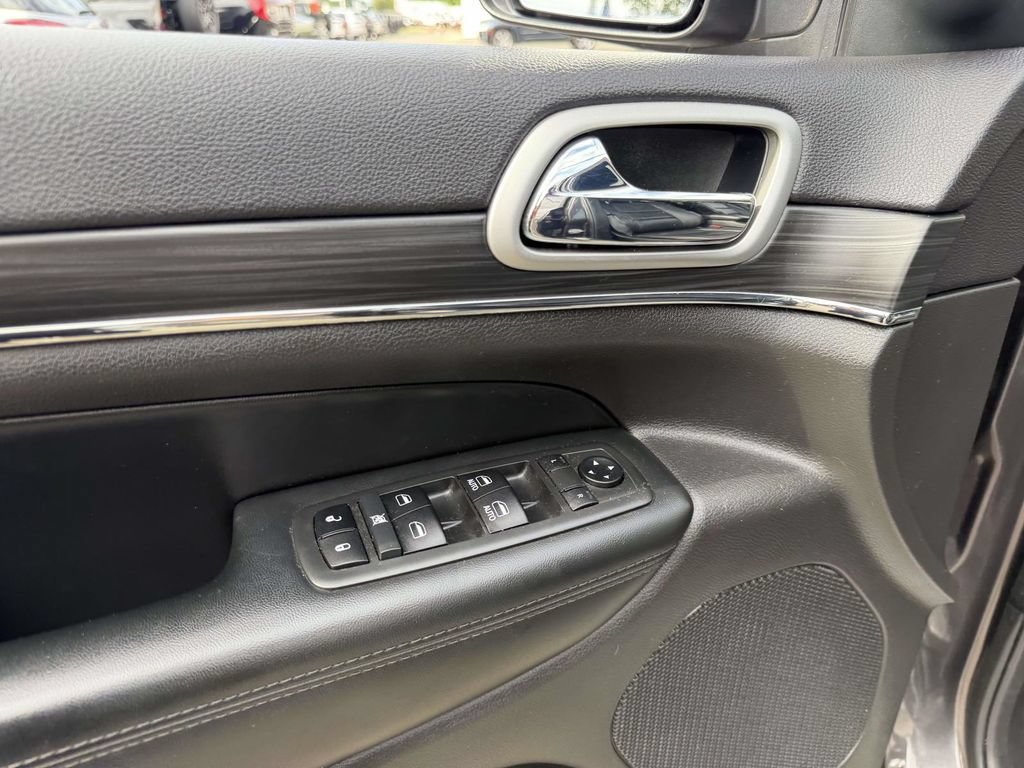 Used 2019 Jeep Grand Cherokee Limited AWD/4WD image 25