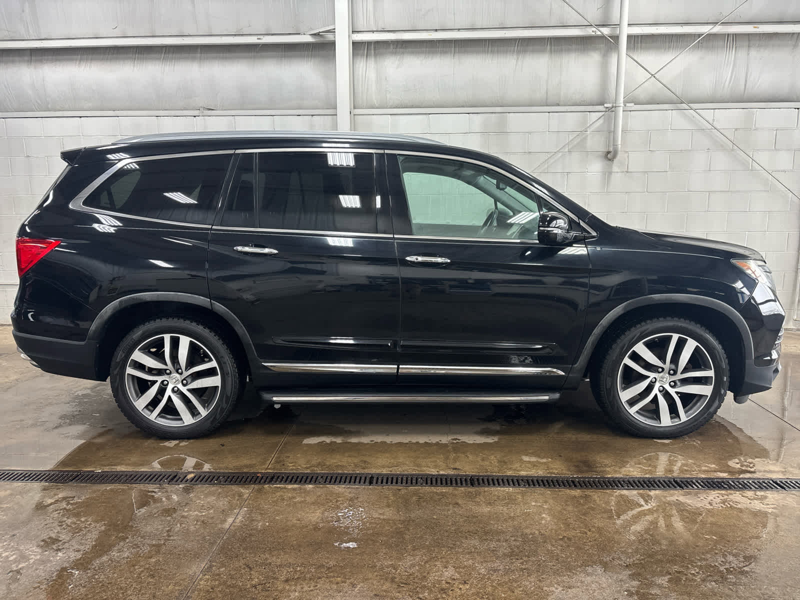 Used 2016 Honda Pilot Elite image 2