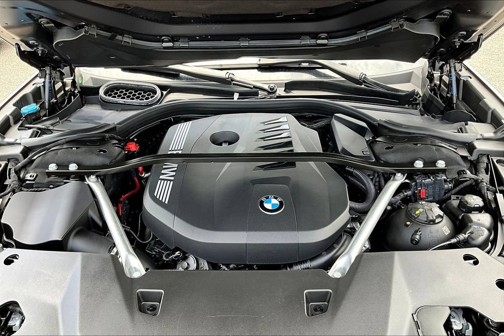 Used 2023 BMW 740i w/ Parking Assistance Package RWD image 30