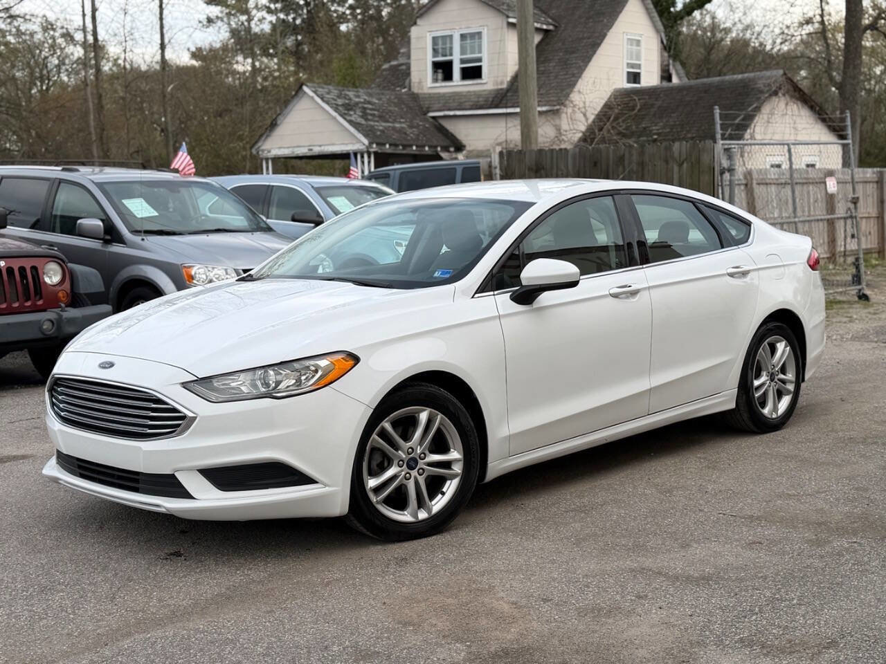 Used 2018 Ford Fusion SE image 3