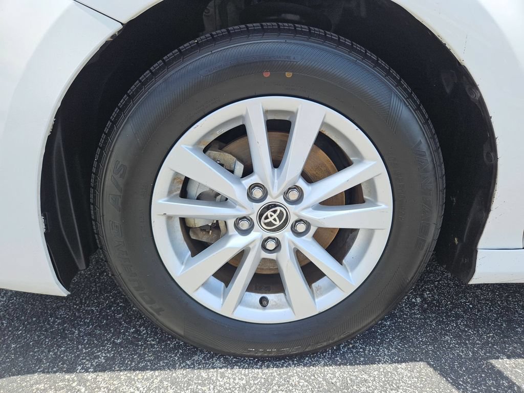 Used 2025 Toyota Camry LE FWD image 27