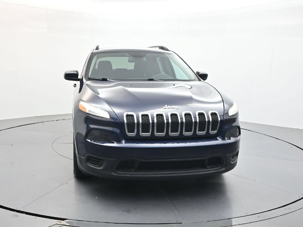 Used 2016 Jeep Cherokee Sport FWD image 2
