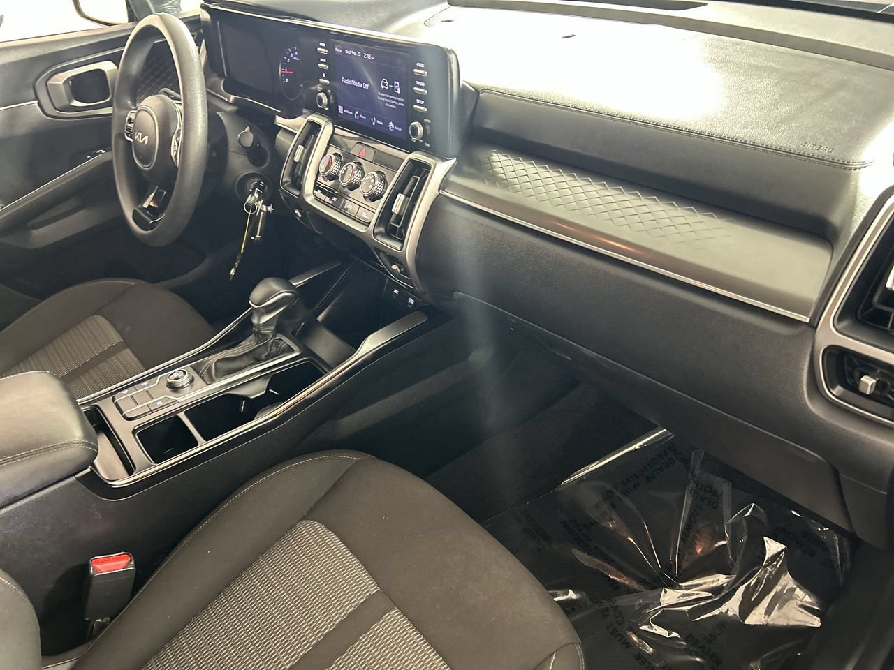 Used 2022 Kia Sorento LX FWD image 27