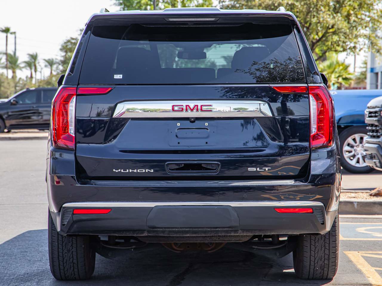 Used 2023 GMC Yukon SLT w/ SLT Luxury Package image 5