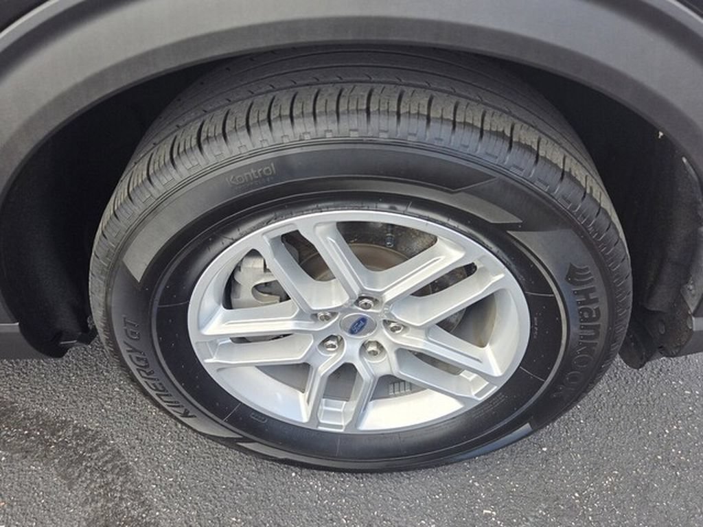 Used 2025 Ford Explorer Active w/ Active Comfort Package RWD image 9