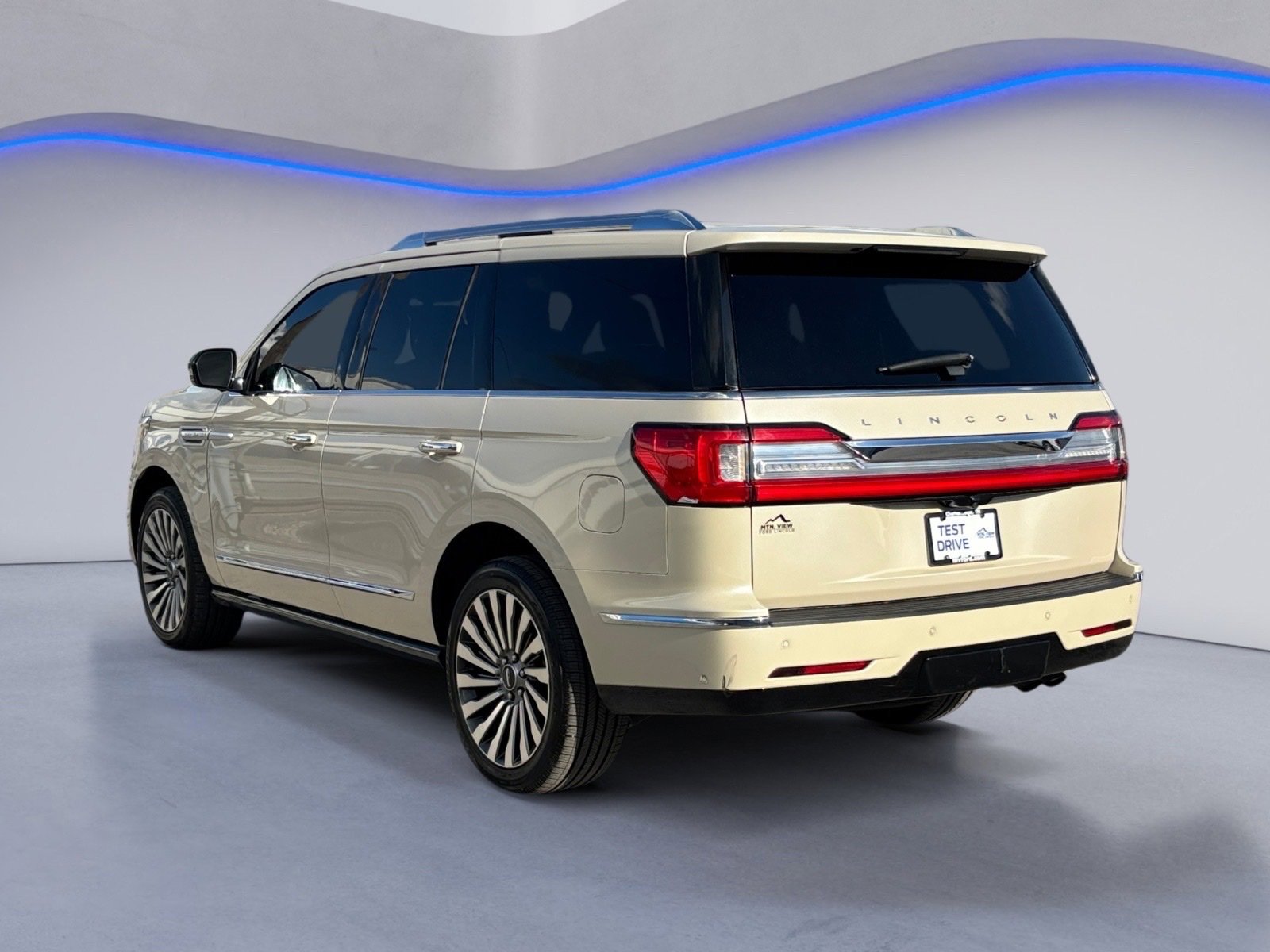 Used 2018 Lincoln Navigator Reserve w/ Technology Package image 11