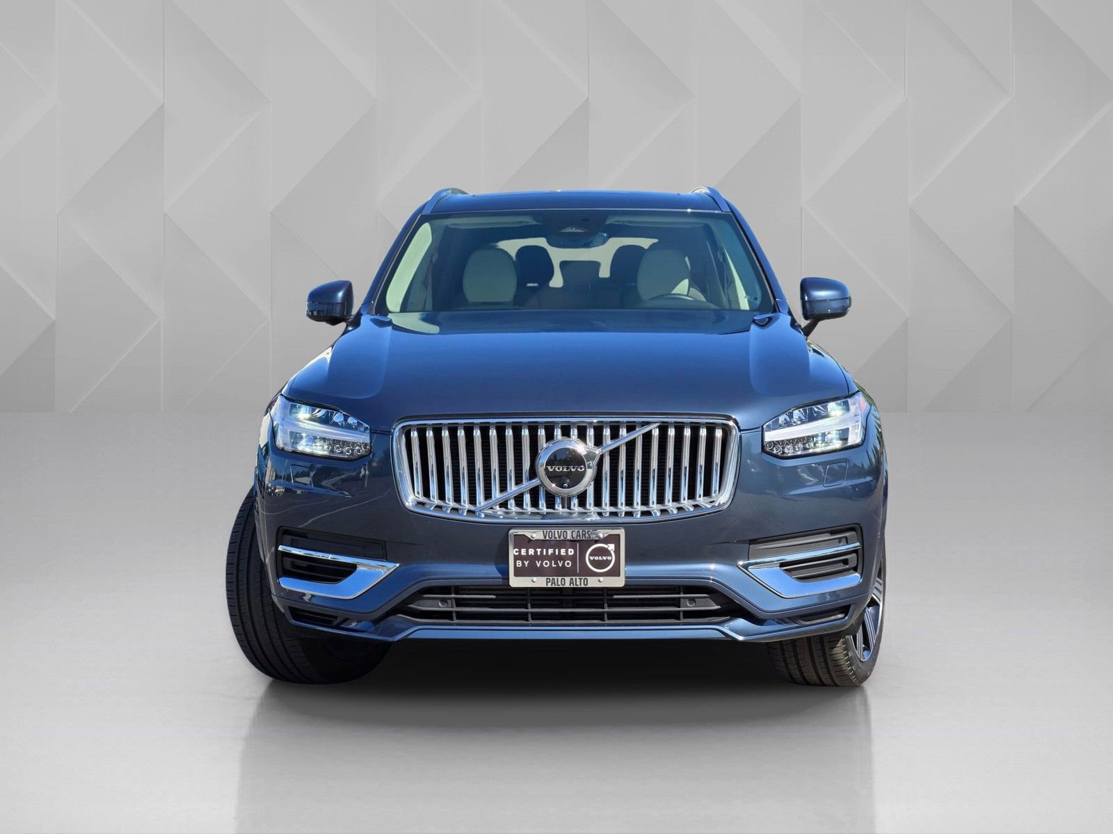 Certified 2025 Volvo XC90 T8 Plus w/ Protection Package Premier AWD/4WD image 2