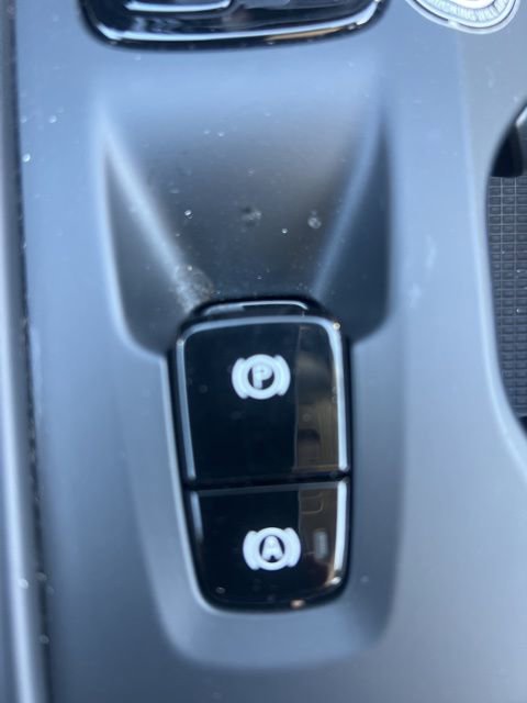 Used 2025 Volvo XC40 B5 Core image 34