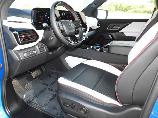 Used 2025 Chevrolet Silverado EV RST AWD/4WD image 38