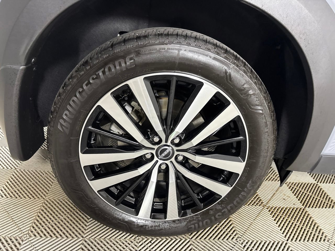 Used 2025 Nissan Pathfinder Platinum w/ Cargo Package FWD image 37