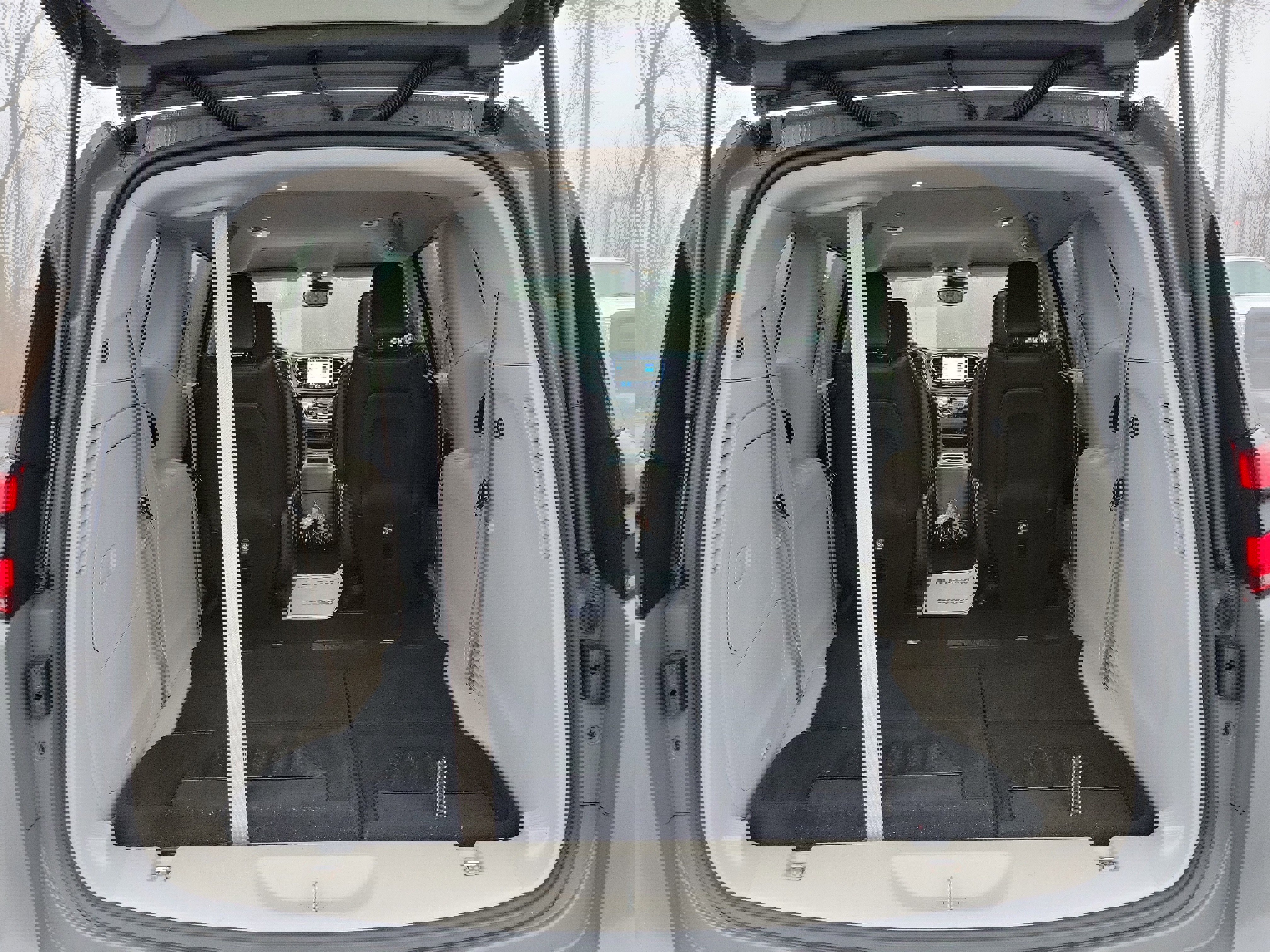 Used 2023 Chrysler Pacifica Touring-L image 8