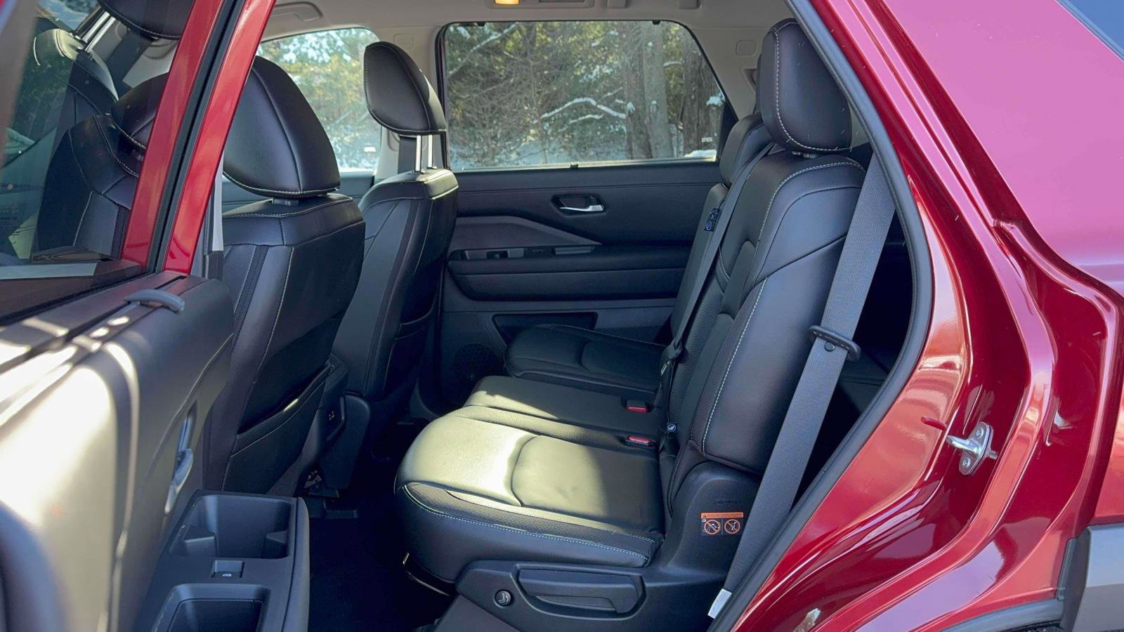 Used 2023 Nissan Pathfinder SL w/ Black Appearance Package AWD/4WD image 9