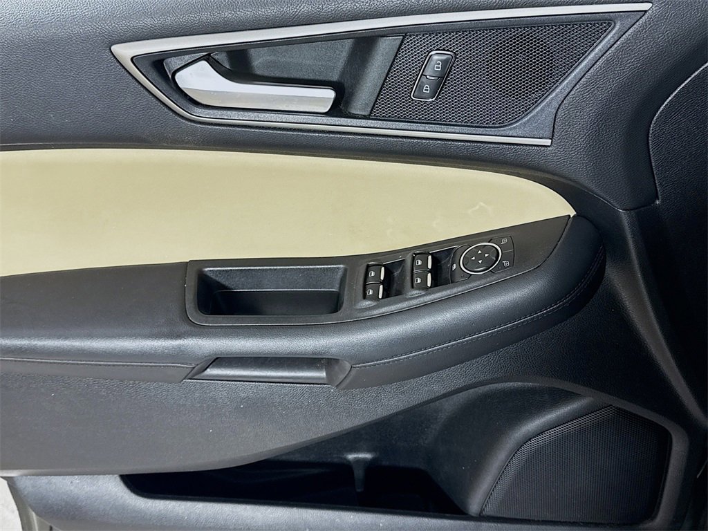 Used 2022 Ford Edge SEL w/ Convenience Package image 15