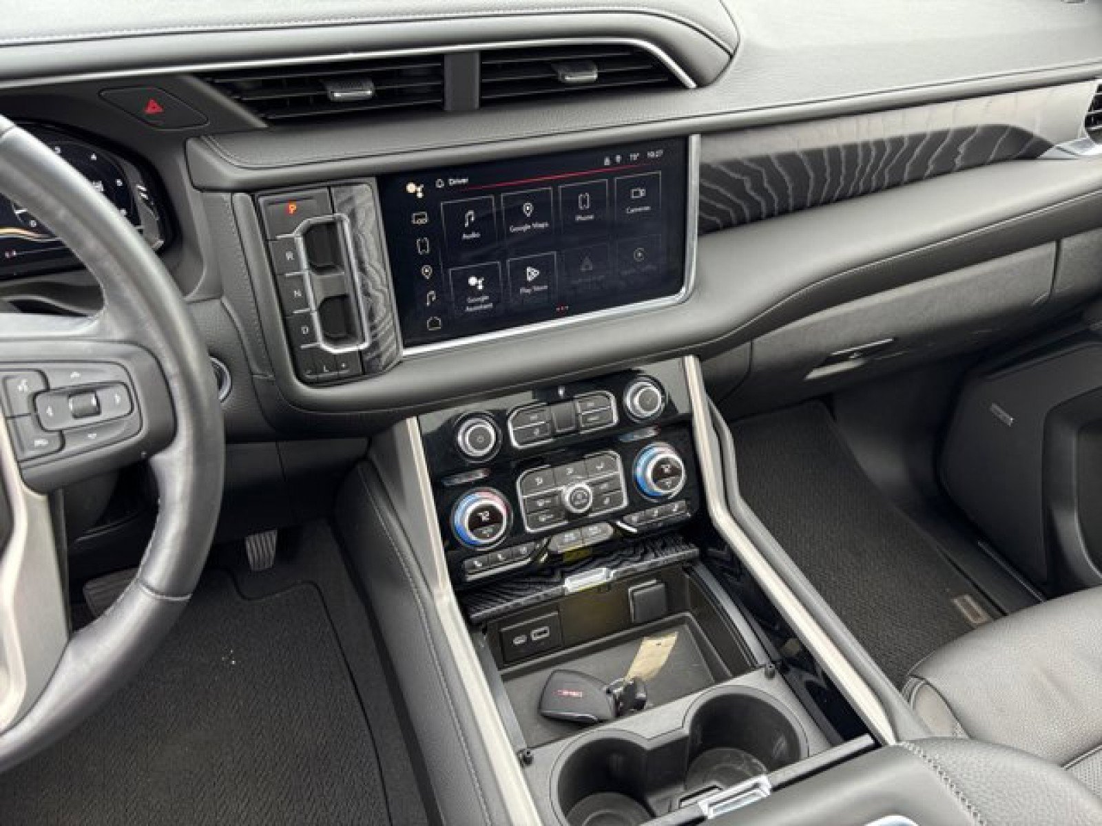 Used 2023 GMC Yukon Denali w/ Advanced Technology Package image 14