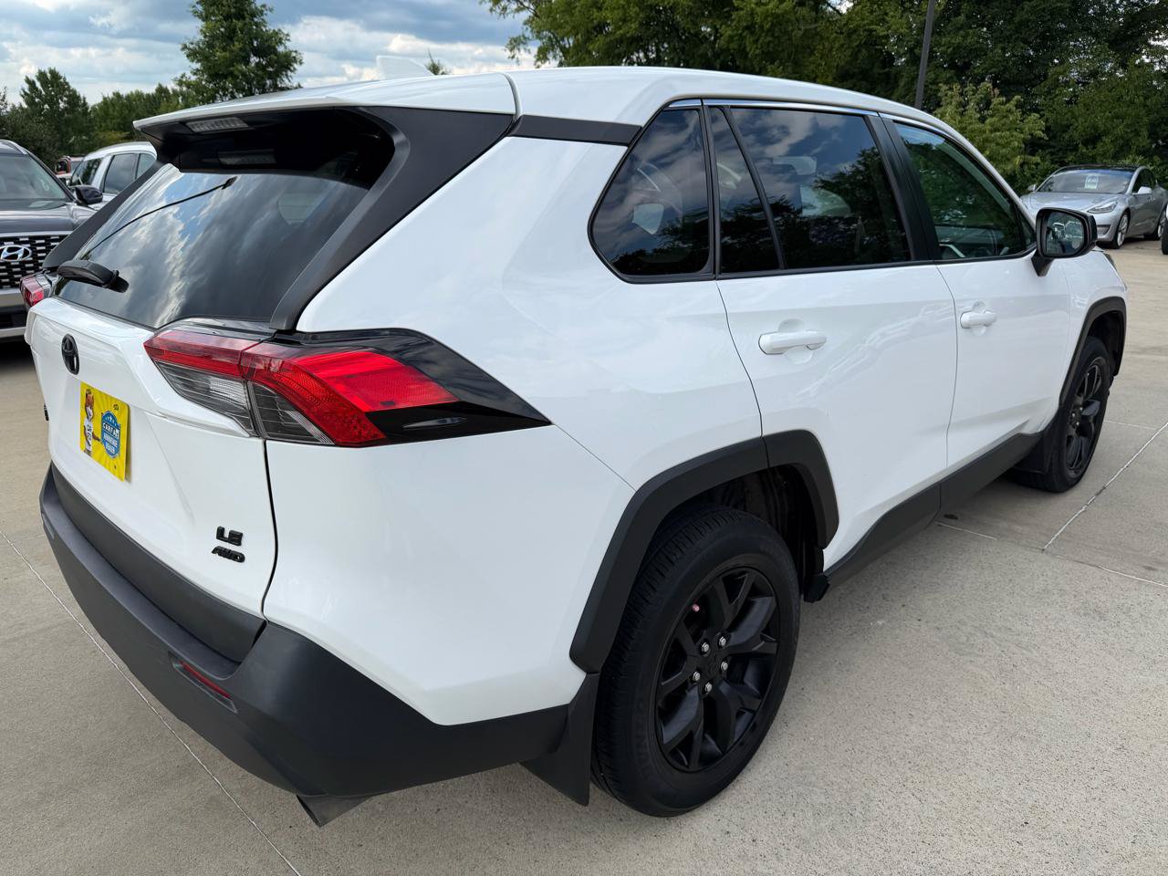Used 2024 Toyota RAV4 LE AWD/4WD image 5